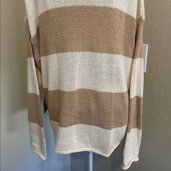 Beautiful Sweater Brand New with tags - Picture 9 of 9